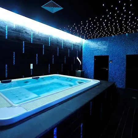 מלון דירות Centre Berthelot 4*