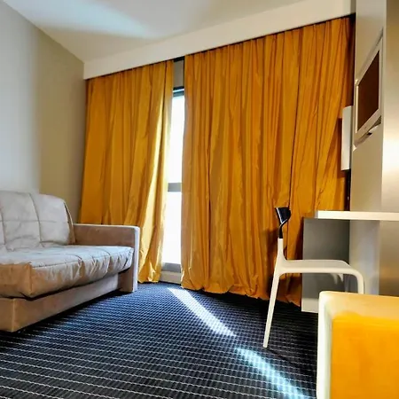 Centre Berthelot 公寓式酒店 4*
