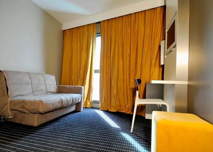 Centre Berthelot Hotel apartamentowy 4*