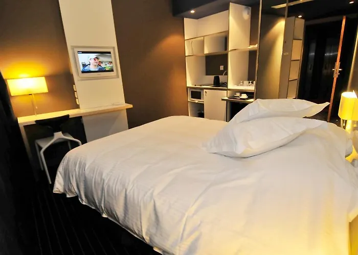 Hotel apartamentowy Centre Berthelot 4*
